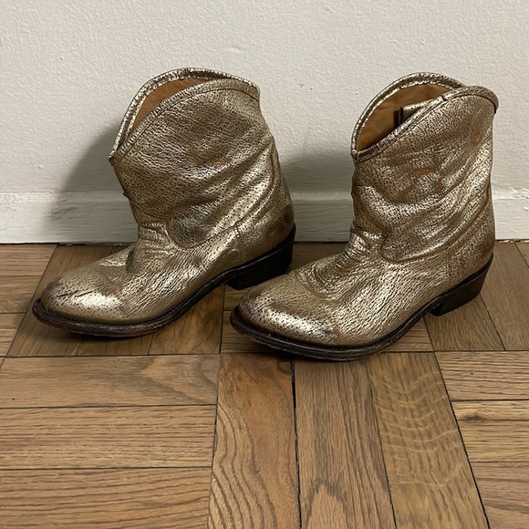 Ash gold cowboy ankle boot size 37 (6-6.5) distressed look not worn vintage - Picture 4 of 7
